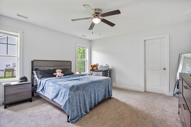 Building Photo - 202 Weeping Hollow Ct