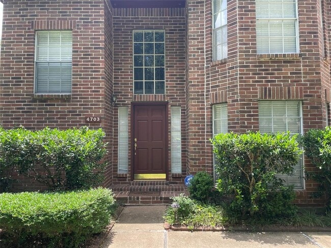 Building Photo - 4703 Leicester Way