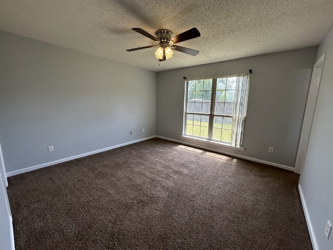 Building Photo - Home For Rent