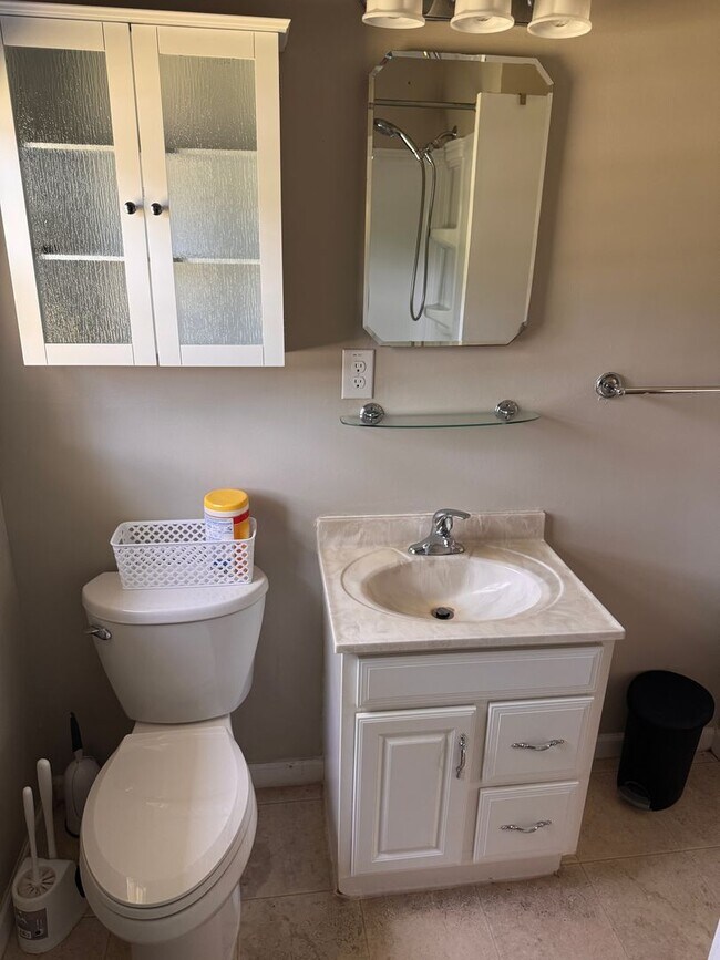 Building Photo - 4 Bedroom || 2 Bathroom Single Family Home