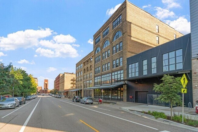 Building Photo - 615 N 1st St