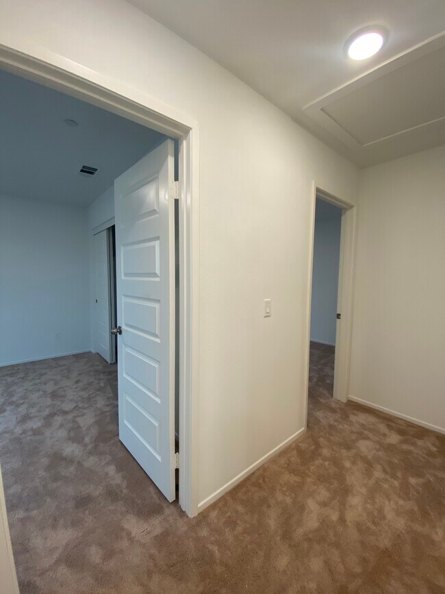 Building Photo - 6032 Mariposa Dr