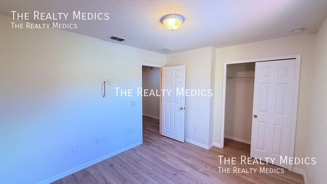 Building Photo - 5161 Regatta Dr