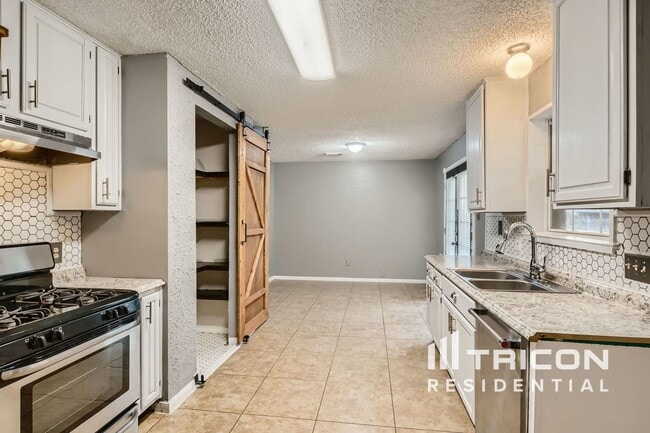 Building Photo - 3416 Tulip Ln