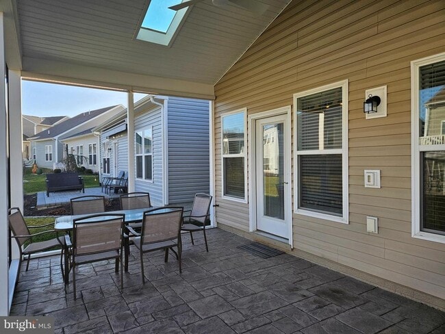 Building Photo - 18 Fenwick Dr