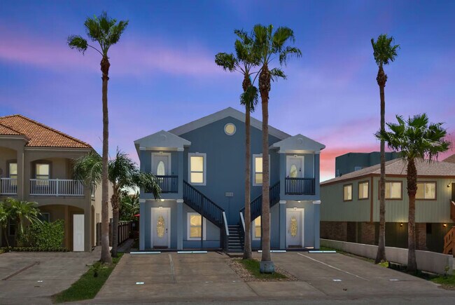 Building Photo - 117 E Campeche St