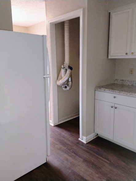 Building Photo - 1754 Cedar Lake Dr