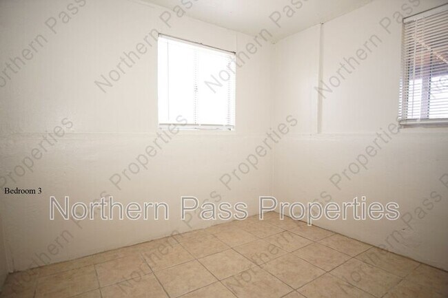 Building Photo - 7161 Dale Rd