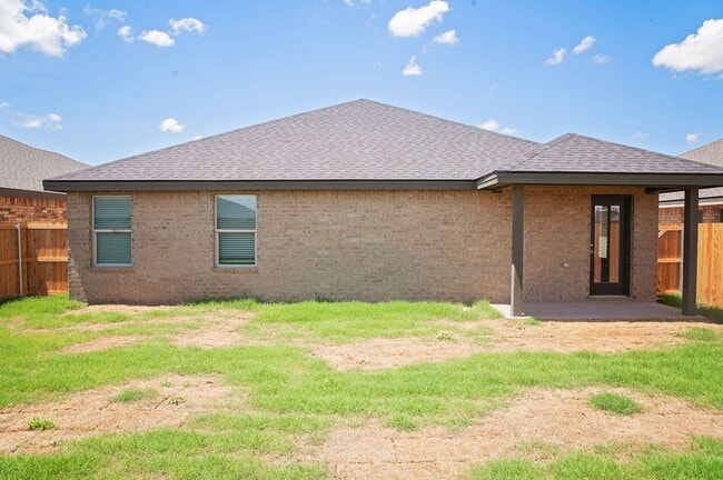 Building Photo - Entertain, Relax, and Enjoy West Texas Living