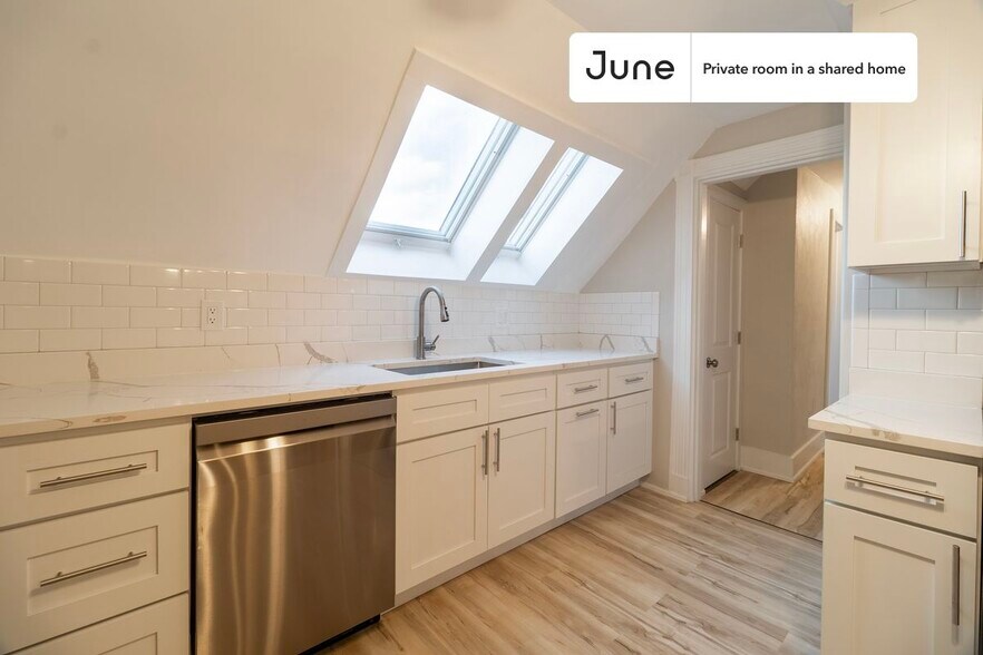 Building Photo - Room in Shared 3 bed/1 bath home