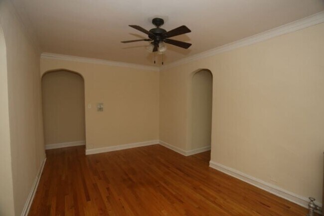 Building Photo - 4644 N Paulina St