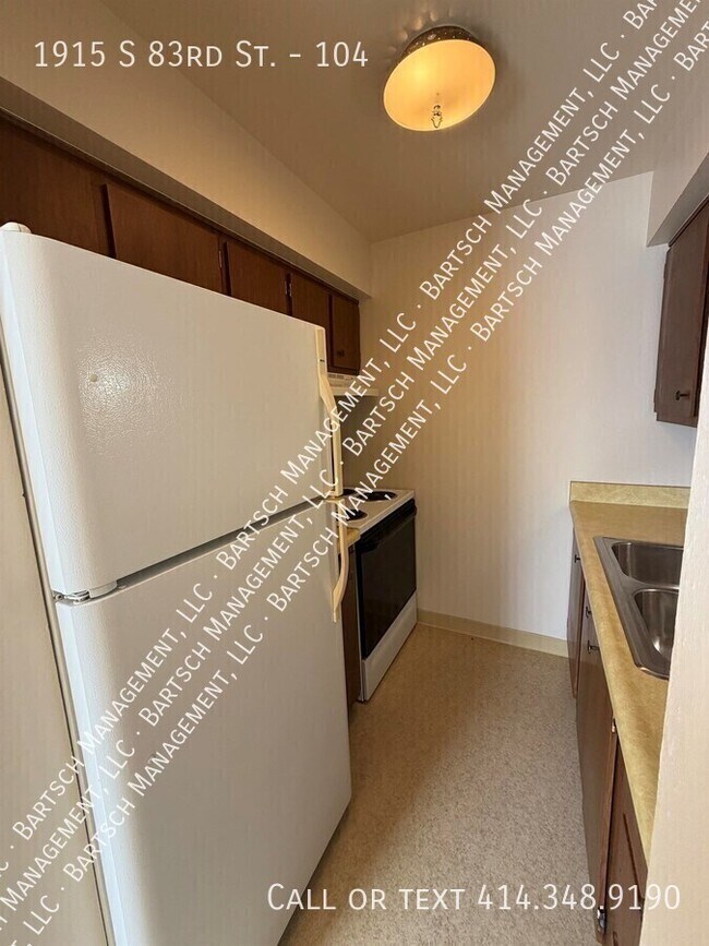 Building Photo - 1915 S 83rd St