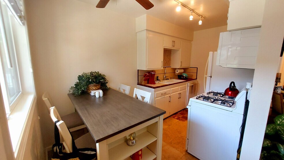 Building Photo - 3565 N E St