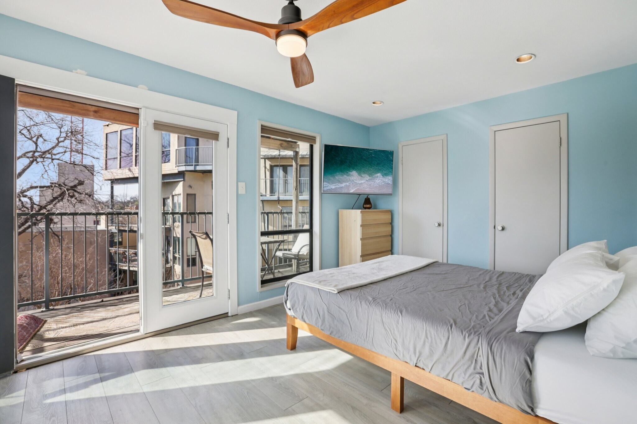 Building Photo - 1106 W 6th St