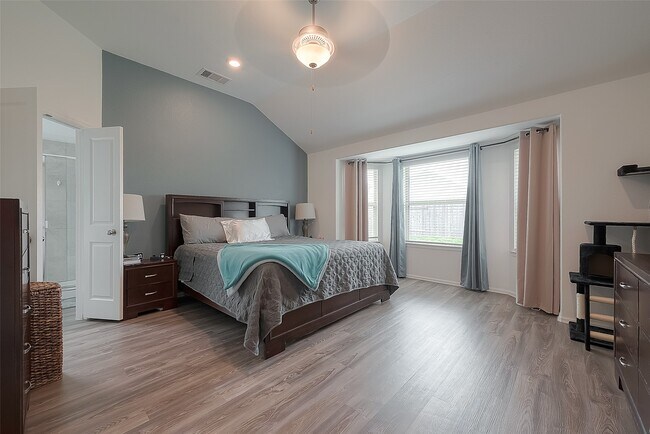 Building Photo - 506 Pecan Landing Ln