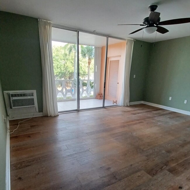 Building Photo - 15 S Golfview Rd