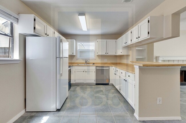 Building Photo - 2905 W Slaughter Ln