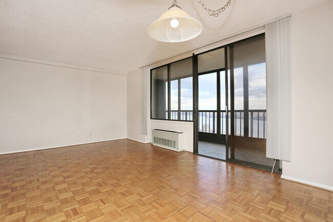 Building Photo - 300 Winston Dr