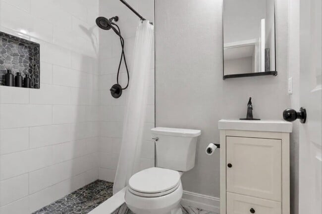 Building Photo - 1213 E 12th Ave