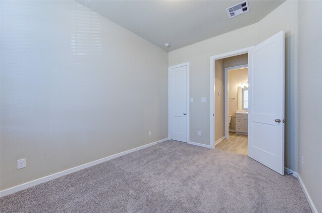 Building Photo - 4203 Maple Glen Dr