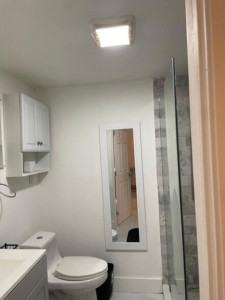 Building Photo - 1033 NW 7th Ter