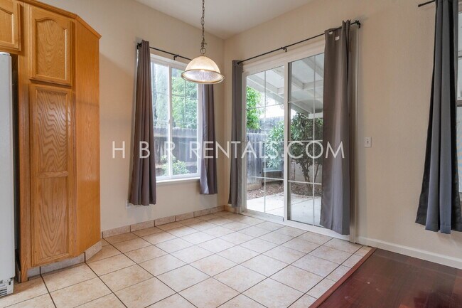 Building Photo - 1582 Peony Dr