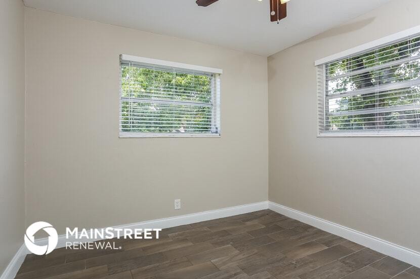 Building Photo - 421 SW 64th Terrace