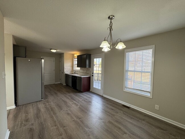 Building Photo - Beautiful Single Family Home