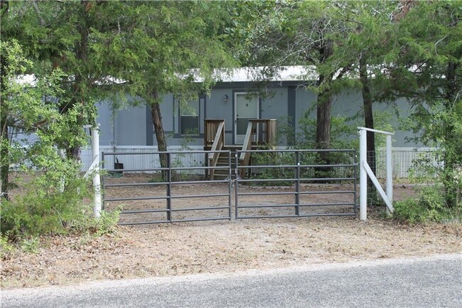 Building Photo - 3 Bedroom - Country Living - 1 acre - Stor...