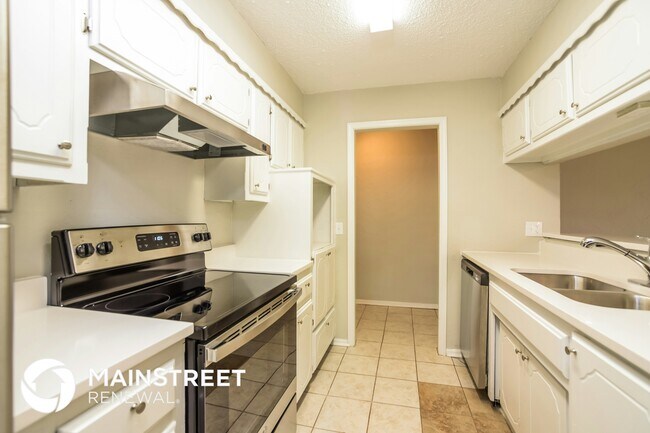 Building Photo - 806 Arlington Dr