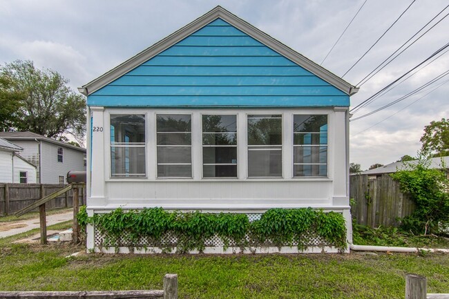 Primary Photo - COLLEGE PRE-LEASING