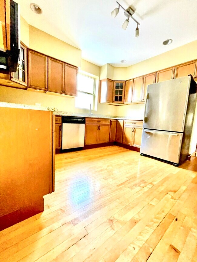 Building Photo - 3227 N Albany Ave