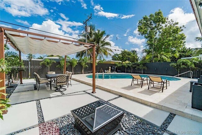 Building Photo - 1731 NE 172nd St