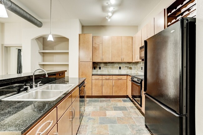 Building Photo - 1901 Post Oak Blvd