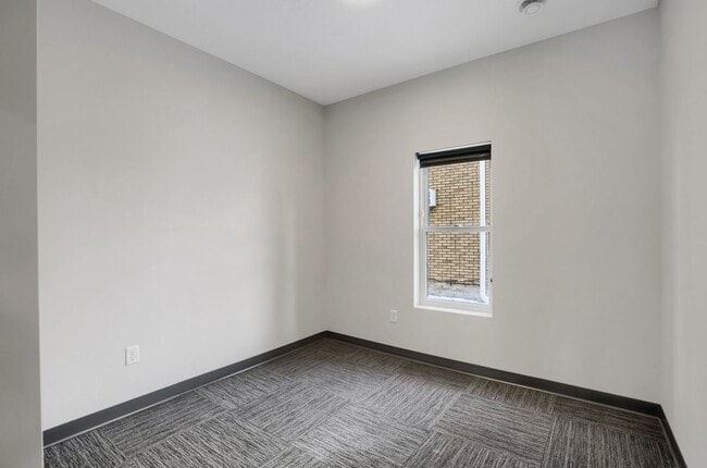 Building Photo - 1129 SE 8th St