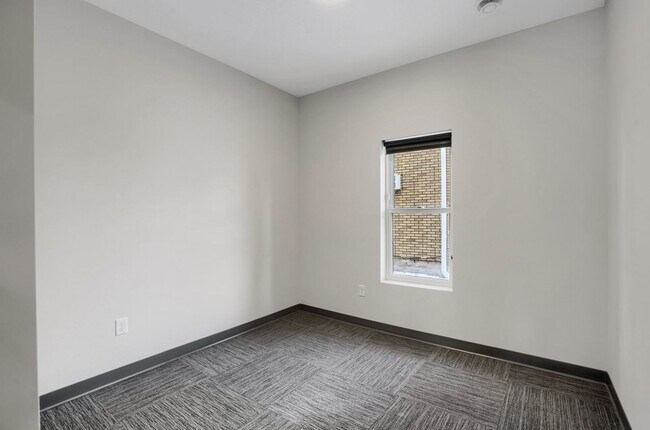 Building Photo - Spacious Brand New 8 Bed + 4 Bath near U of M!