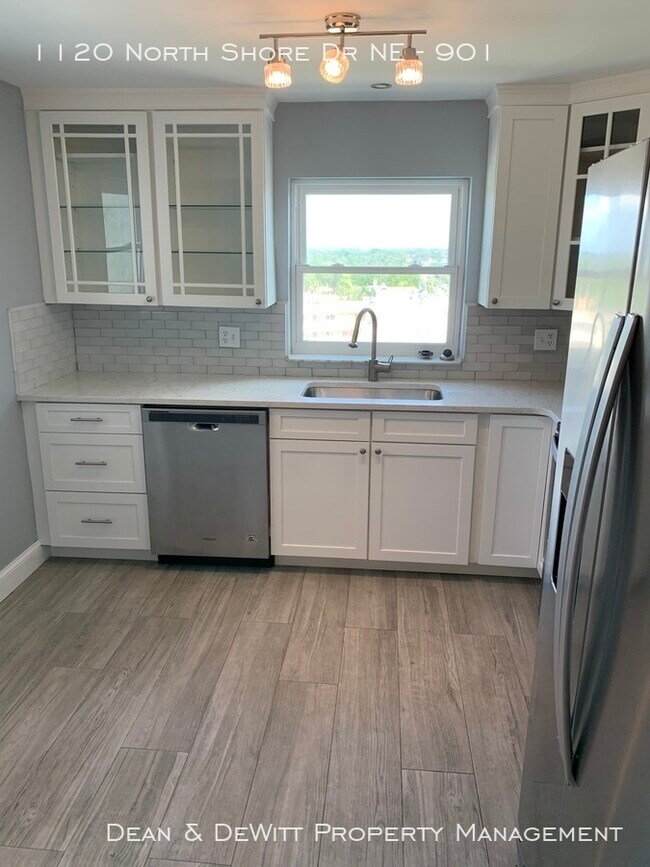 Building Photo - North Shore Condo with Amazing Water Views!