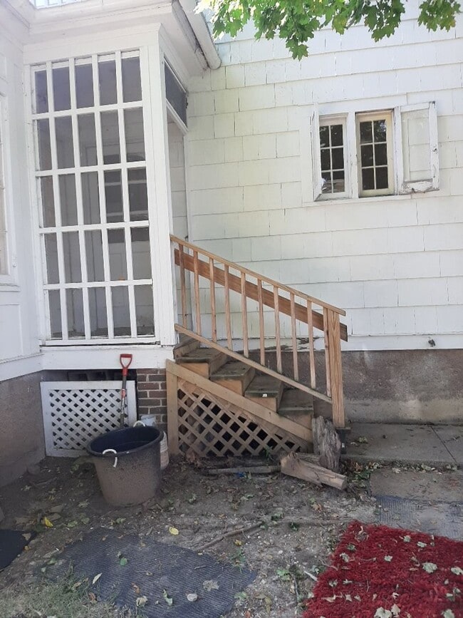 Building Photo - 143 Lathrop St