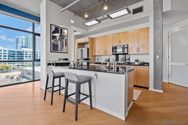 Building Photo - 527 Tenth Ave