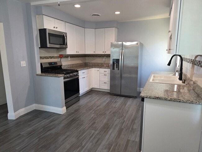 Building Photo - 6305 Almond Dr