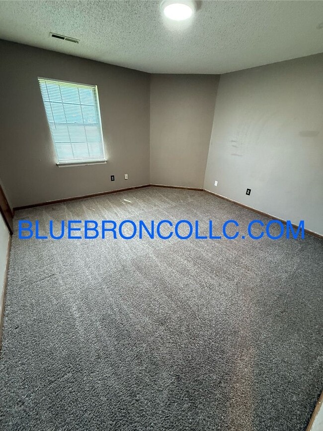 Building Photo - This one will go fast, marvelous 3 bedroom...