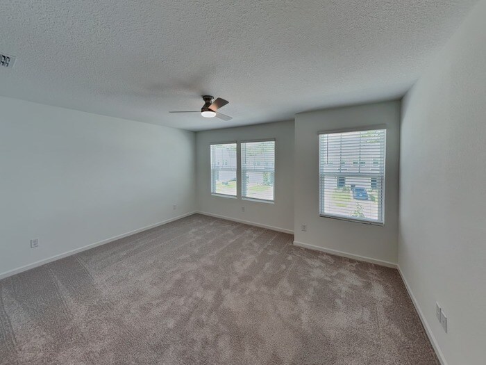 Building Photo - 610 Holly Lks Dr