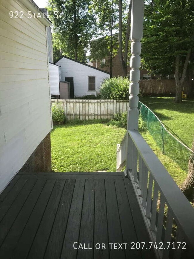 Building Photo - 922 State Street