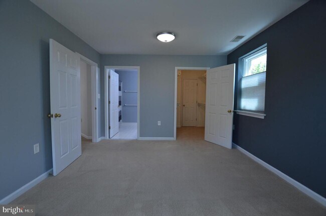 Building Photo - 102 Mercer Ct