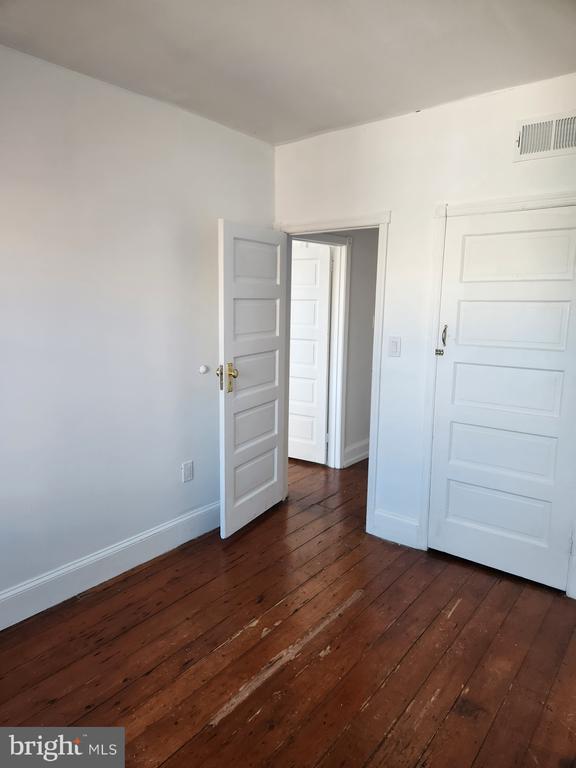 Building Photo - 626 S 10th St