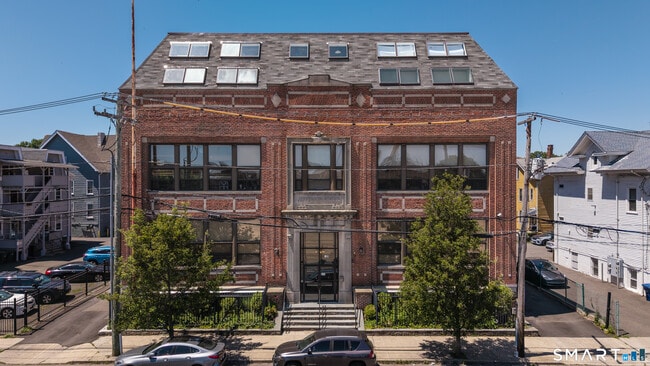 Building Photo - 325 Myrtle Ave