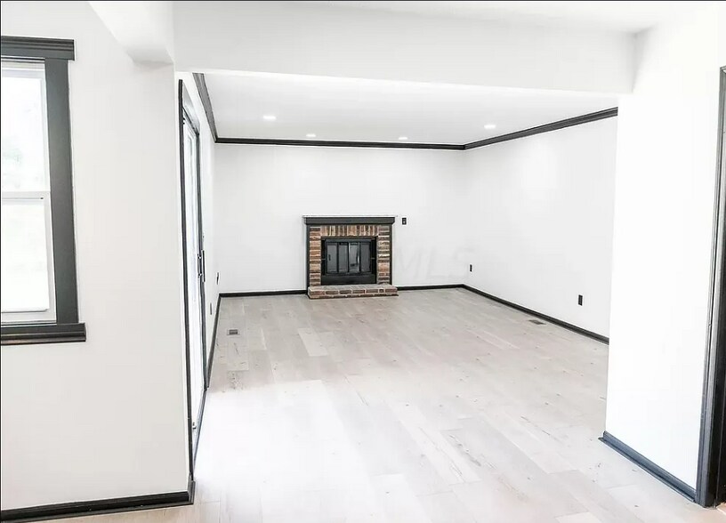 Building Photo - 1560 Waterstone Ct