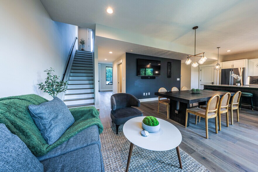 Building Photo - 362 Zimpfer St