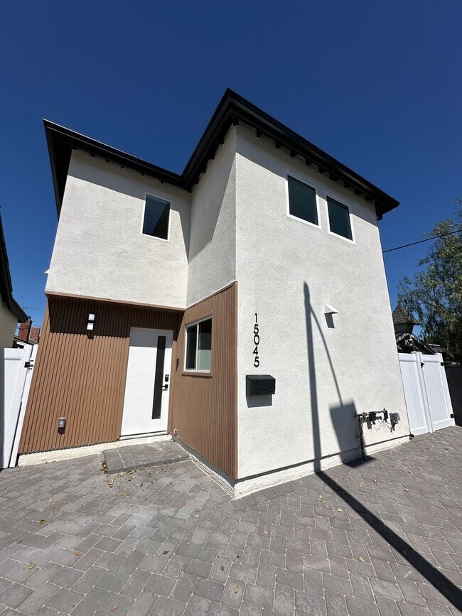 Building Photo - 15045 Lemay St