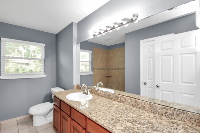 Building Photo - 10021 Hazelhurst Dr
